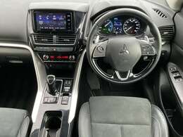 運転席周りの装備がご覧いただけます。展示場では実際にシートに座って確認していただけます。