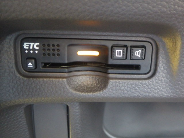 ETC付！高速道路の料金所はキャッシュレスで通過です！サービスエリア等にあるスマートインターの出入りも利用可能でとっても便利☆ご納車後すぐにお使い頂けるようセットアップしてのお渡しとなります。