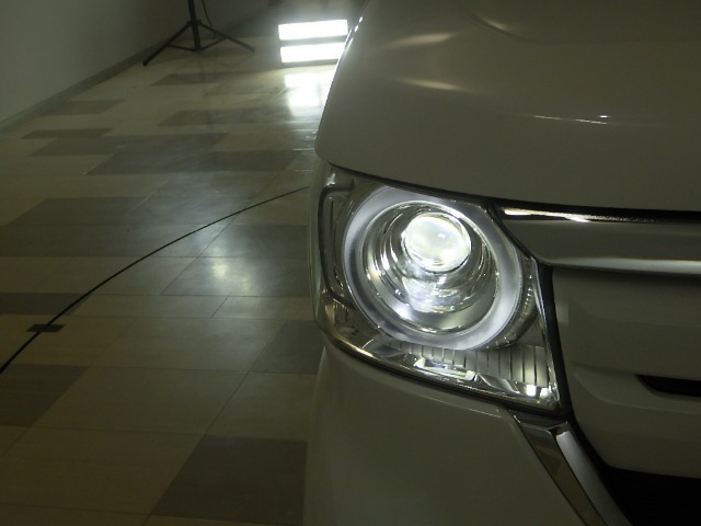 LEDヘッドライト！省電力で明るく遠くまで照らし、夜道や雨天時などの安心感を高めます☆点灯の瞬間から光量を放つLEDの特性により、トンネルへの進入直後などでも安心感のある視界を提供します！