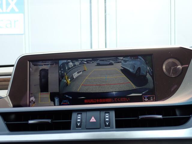 バックカメラ装備しております。駐車時に大変役に立ちますよ♪駐車が苦手な方にも便利機能です♪