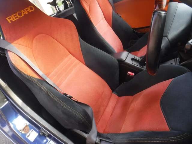 RECAROシート！シートヒーターも装備！冬でも暖かいです！