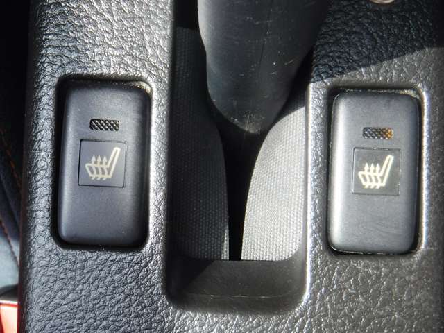 シートヒーターで冬でも暖かいです！充実した装備でお買い得です！