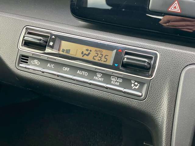 【オートエアコン】オートエアコンは温度を設定すれば自動で快適な状態をキープしてくれるので運転中の温度操作が減り安全面でも安心ですね。