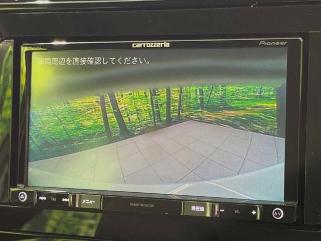 【バックカメラ】駐車時に後方がリアルタイム映像で確認できます。大型商業施設や立体駐車場での駐車時や、夜間のバック時に大活躍！運転スキルに関わらず、今や必須となった装備のひとつです！