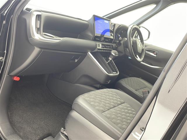 【フロアマット】ニオイが気になる方は消臭効果のある内装クリーニングオプションがおすすめです！またオプションパーツのご用意もありますので、自分だけのオリジナルの車内空間をお創りいただけます！