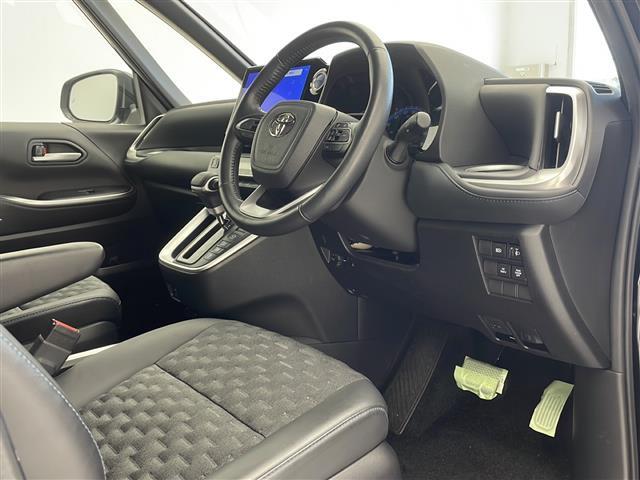 【運転席】座り心地が良いシートなので長時間の運転でも快適にお過ごしいただけます。新品のフロアマットのご注文も可能です。掲載箇所以外にご希望の写真がございましたらお気軽にお問い合わせ下さい。