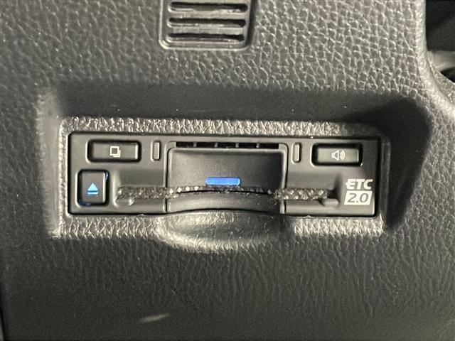 【ETC】有料道路を利用する際に料金所で停止することなく通過できる、ETC車載器（ノンストップ自動料金収受システム機器）が装備されています。セットアップを行うことで利用可能になります。