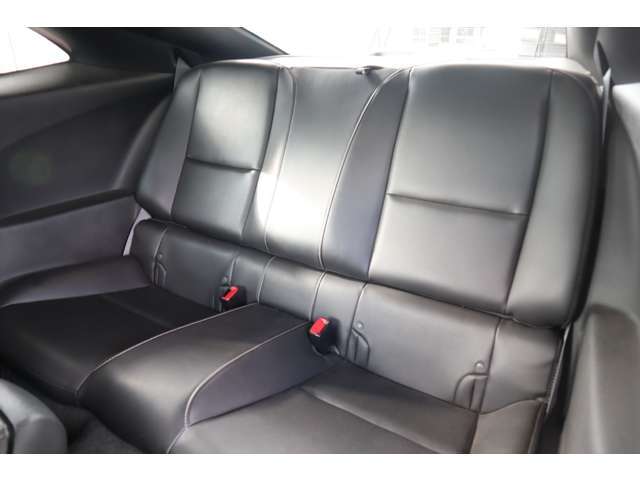ブラックレザーリアシート　ISOFIX
