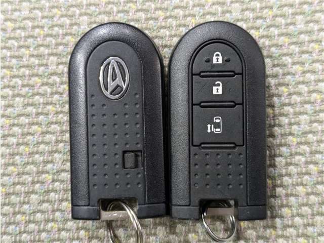 キーを取り出さずにドアを施錠＆解錠。クルマの始動も可能です。