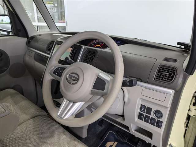 見通しのよいすっきりとした視界で、誰でも運転しやすいです。運転のしやすさは疲れにくさにも繋がりますよ♪