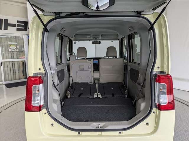 2列目シートを倒すと、大きな荷物の積載も可能です