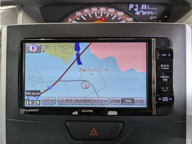 純正ナビを装備。タッチパネル式で使いやすく、お出かけもラクラクです。