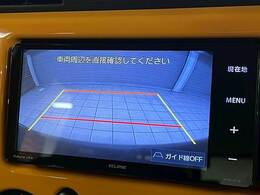 【カラーバックモニター】を装備しております。リアの映像がカラーで映し出されますので日々の駐車も安心安全です。