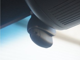 ◆ドライブレコーダー◆映像・音声などを記録する自動車用の装置です。　もしもの事故の際の記録はもちろん、旅行の際の思い出としてドライブの映像を楽しむことができます。