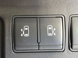 【両側パワースライドドア】スマートキーや運転席のスイッチで後席両側スライドドアの開閉が可能♪電動だから力を入れてドアを開ける必要が無く、小さなお子様でも簡単に開け閉めでき快適です♪