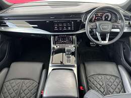 Audiのインテリアはエクステリア同様、優れたデザイン性とクオリティ、そして機能性を兼ね備えております。