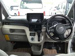 シンプルで運転操作のし易いコックピットです。