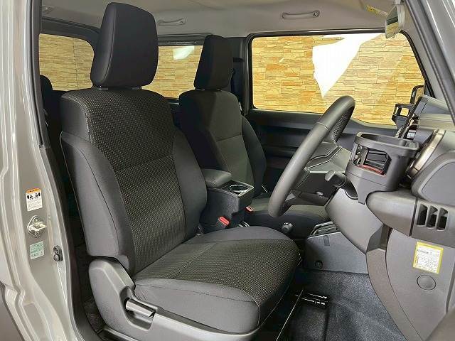 各ブランドのシートカバー取り扱っております、自慢の愛車をアレンジしましょう☆