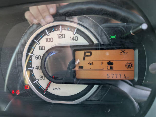 入庫後のお車は選任のスタッフによる清掃を実施！足回り、エンジンルーム、室内、室外を隅々まで綺麗にしております！全国配送も可能ですので、ご相談下さい！