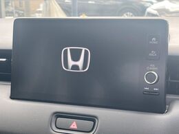 【9インチ　ホンダコネクトディスプレイ】視認性の高い大画面ディスプレイでナビの使用や、お持ちのスマートフォンと連携したbluetoothでの音楽再生が可能です♪