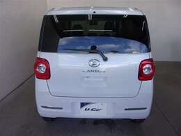 バックカメラが付いているので後方確認が非常にしやすいです。今や運転初心者も熟練者も必須装備！