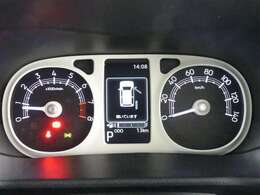 とっても見やすいメーターです。夜間時はラグジュアリーな気分にさせてくれる照明が魅力ですので、夜のドライブも楽しみになりますよ♪