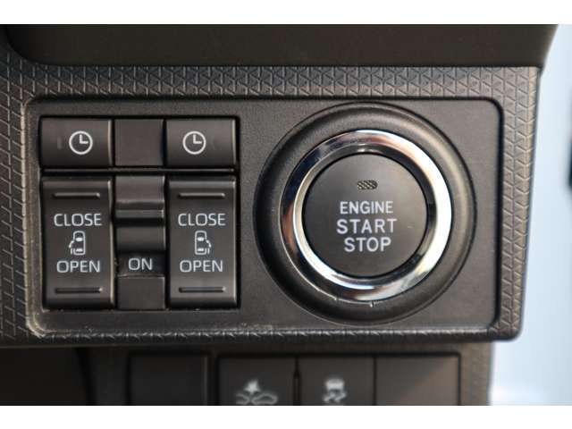 左右電動パワースライドドア！