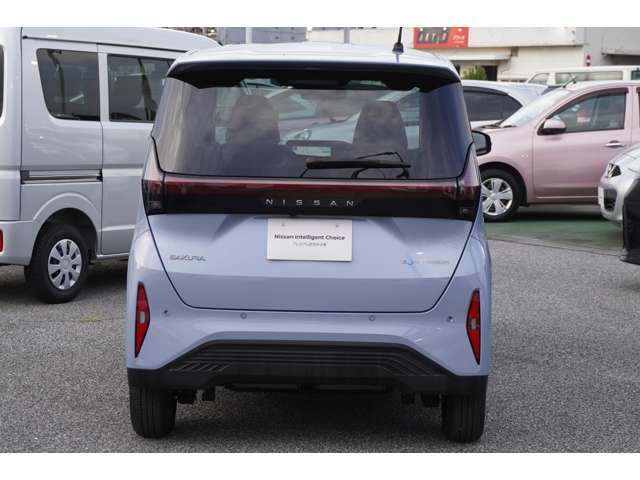 当店、当社だけでなく、全国の日産ディーラー3000ヶ所の日産サービス工場でサポート致します。納車後のフォローもお任せください。土日も営業しておりますので、気になる事があればいつでもお電話ください。