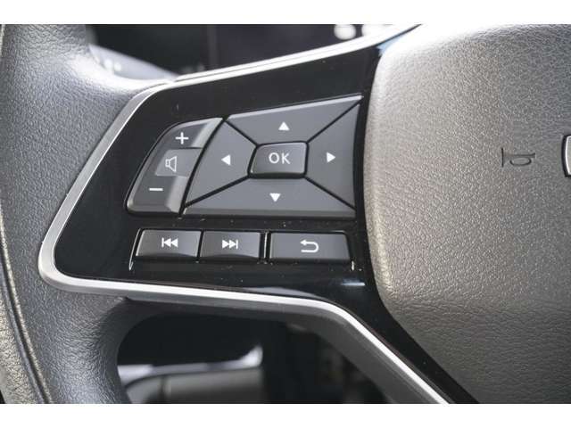 各種安全装備も装備されておりますので、運転に自信がない方でも安心です☆