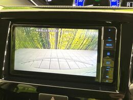 【バックカメラ】駐車時に後方がリアルタイム映像で確認できます。大型商業施設や立体駐車場での駐車時や、夜間のバック時に大活躍！運転スキルに関わらず、今や必須となった装備のひとつです！