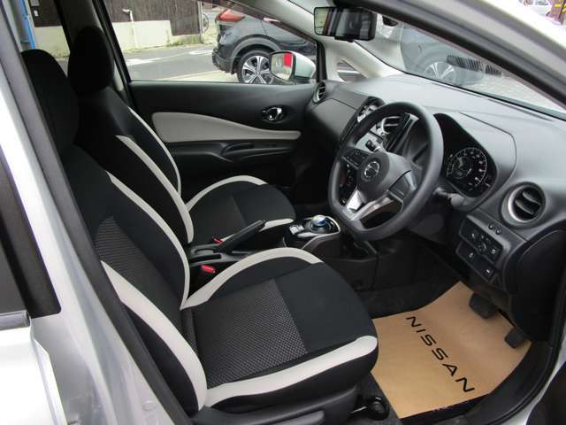 【運転席】実際に座ってご確認ください♪乗り心地も視界も良好です☆