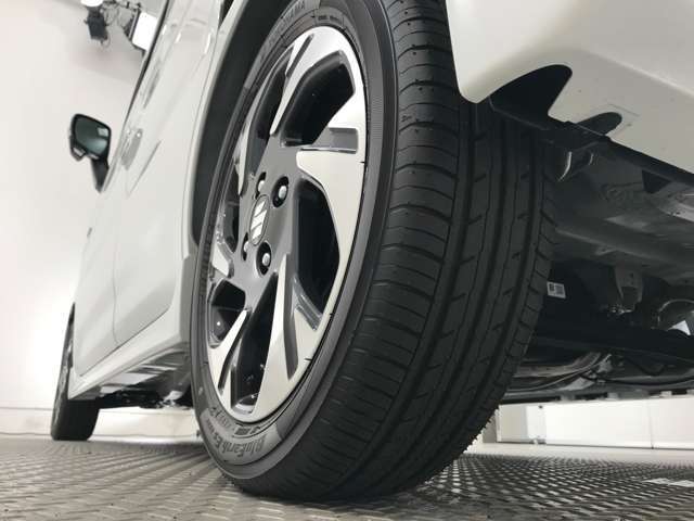 【軽の森富田林店】の営業時間は9：00から19：00までになります。定休日は火曜日（祝日除く）となりますので、ご注意ください。また週末は大変混み合う為、ご来店予約をお勧め致します★