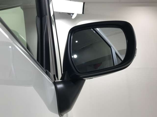 自社の鈑金工場もございますので、万が一のお車の傷直しも当店にお任せ下さい！