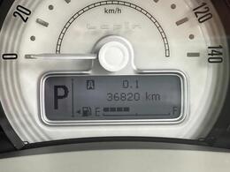 メーター内の液晶パネルはシフトレバー位置や燃料残量計、走行距離、警告などを表示！