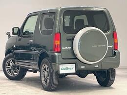 お車を左後ろから見るとこのような感じになります。テールランプやドアバイザー等装備品を確認できます。