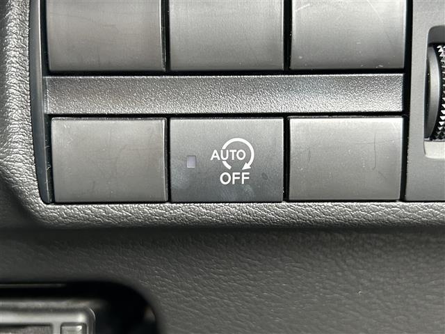 【アイドリングストップ】停車時にブレーキを踏むことでエンジンを停止し、燃費向上や環境保護に役立てます。