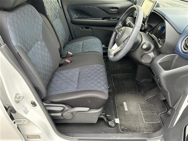 店舗にて現車の確認もいただけますので、お電話で在庫のご確認の上是非ご来店くださいませ。