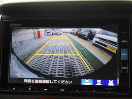 ★バックモニター搭載★ バック時目視しにくいクルマの周囲をカメラで映し出し、安全・安心駐車をサポート♪バックの苦手な方も後ろがハッキリ見えるので安心です☆
