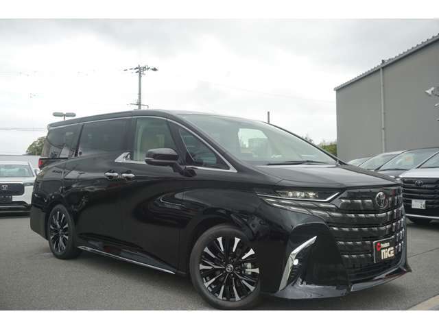 優雅さ、艶やかさを宿すボディ。輝きを纏ったダイナミックデザイン。