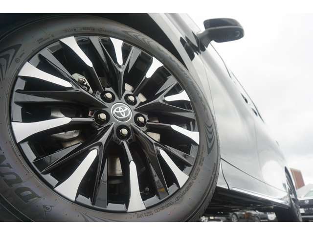 225/55R19タイヤ＆19×7Jアルミホイール（切削光輝＋ブラック塗装）