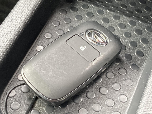 ●仕入れ段階で徹底したチェックを行い、厳しい審査にパスした車だけを展示・販売しています。弊社ではこれをプロチェックと呼び、数十の独自チェック項目に基づき、車の状態を調べ上げています。