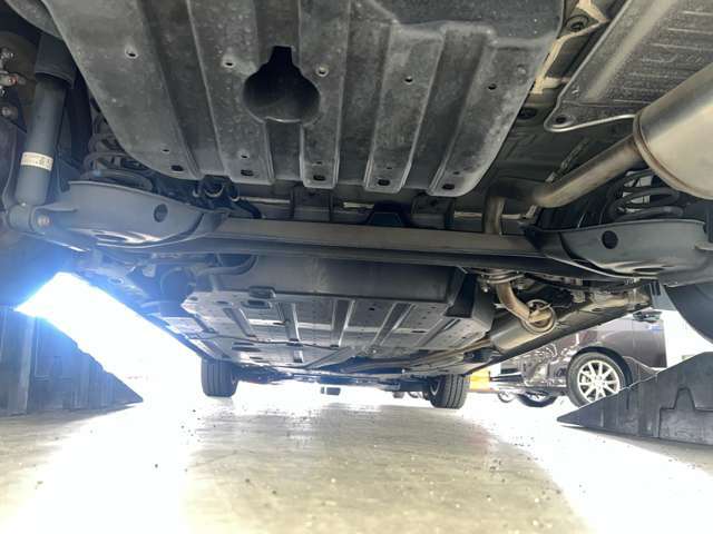 専門業者によるルームクリーニング実施☆室内の細かい所からエンジンルームまでキレイになった状態でお渡しいたします♪