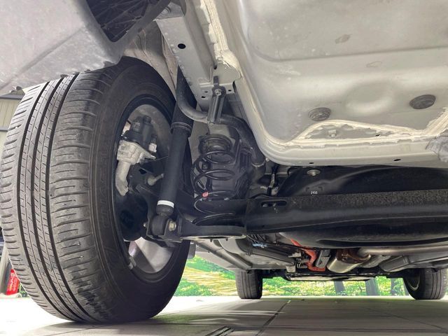 お車を安心してお乗りいただく為には、足回りの定期点検が欠かせません。サービスサポート（有償保証）では無料点検もご提供しており、安心のカーライフをお過ごしいただけるサポート体制が整っています。