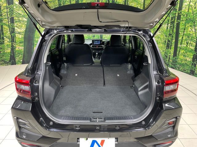 普段のお買い物や通勤、送迎等に十分な荷室スペースを確保しております。セカンドシートを倒すと、大きな荷物の積載も可能です♪