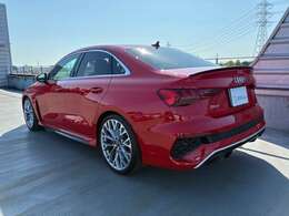 装備、オプション、車両状態など、お電話、メールを通じて細かくご説明させて頂くことも可能です。是非お問合せ下さい！