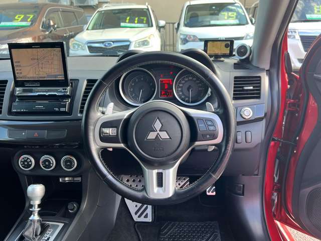 当店は厚別通り沿い、スターバックス向かいにございます！ぜひ一度お立ち寄りください！