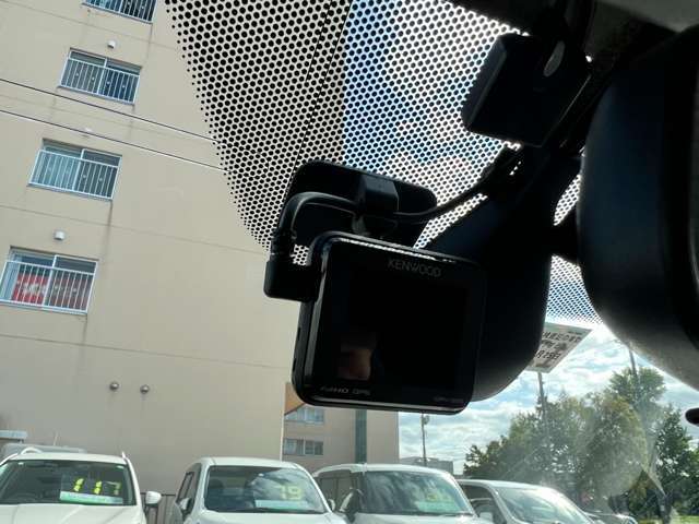 カーコレクションでは、自動車に関連する業務全般を行っておりますので、お客様のカーライフをトータル的にサポートします。