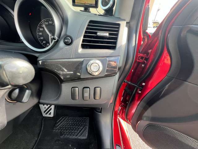 当店は遠方のお客様からのお問合せ、ご成約も多数ございます。全国各地販売、お車のお届けが可能となっておりますので遠方の方もお気軽にお問合せください！商談、購入から納車までを丁寧に説明させて頂きます！！