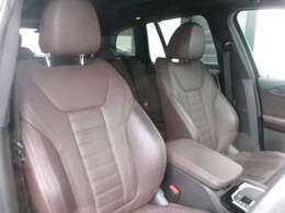 弊社整備工場にて、360°納車前点検を実施。エンジン、トランスミッション、サスペンションはもちろんのこと、マフラーやエアコンなどの電気系統やコンピュータ・システムなどを詳細に点検します。