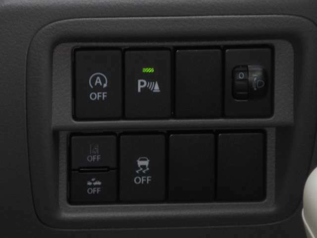 エマージェンシーブレーキ/横滑り軽減装置/車線逸脱警報のスイッチは運転席から見て右手にあるので、操作もお気軽に行えます！